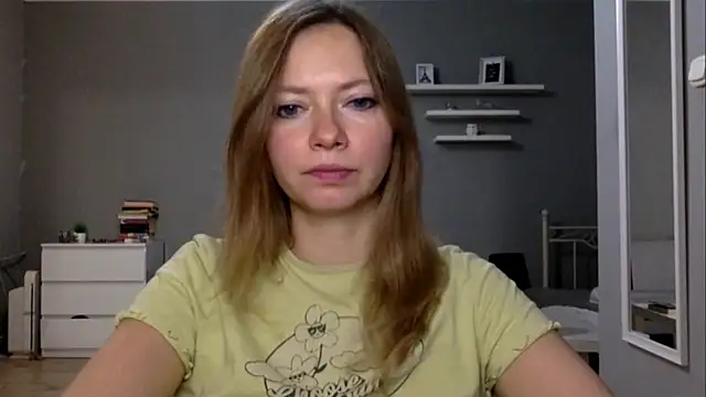 Snapshot of MillieShow chatting on 11.22.25 MillieShow online show from 11.22.25