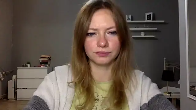 Snapshot of MillieShow chatting on 11.25.25 MillieShow online show from 11.25.25