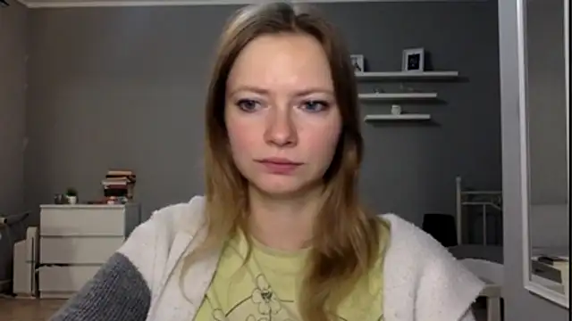 Snapshot of MillieShow chatting on 11.26.25 MillieShow online show from 11.26.25