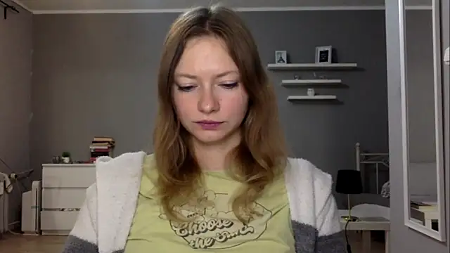 Snapshot of MillieShow chatting on 11.27.25 MillieShow online show from 11.27.25