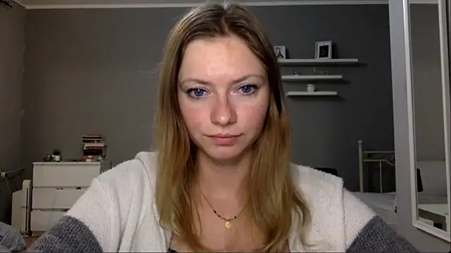 Snapshot of MillieShow chatting on 12.17.25 MillieShow online show from 12.17.25