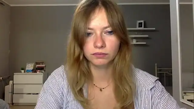 Snapshot of MillieShow chatting on 12.20.25 MillieShow online show from 12.20.25