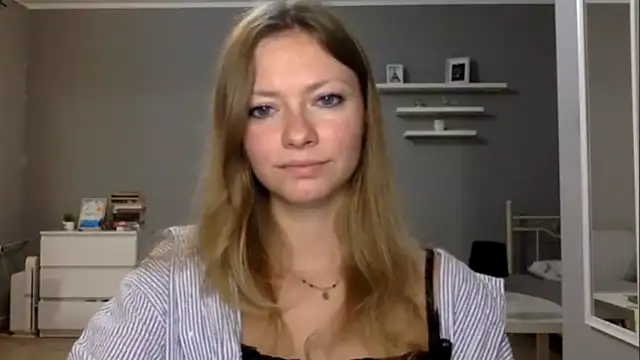 Snapshot of MillieShow chatting on 12.21.25 MillieShow online show from 12.21.25