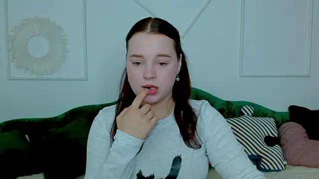 Cute kitty- online show from 10.16.25