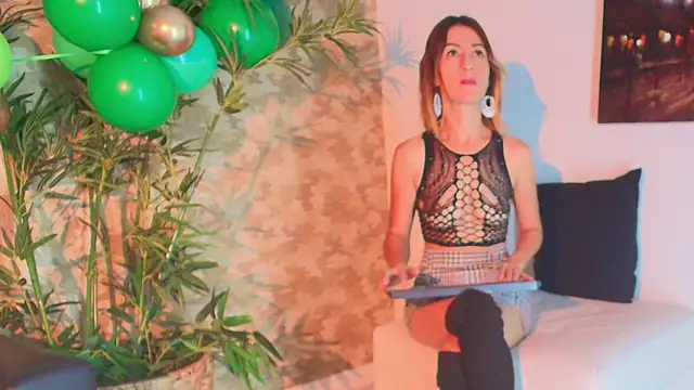 EmmaReyez online show from 03.15.25