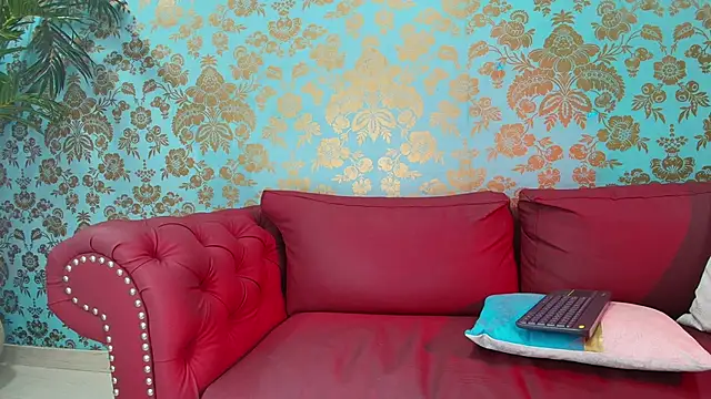 EmmaReyez online show from 09.12.25