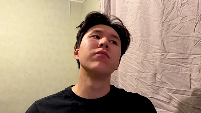 Snapshot of aliktasty chatting on 12.13.25 aliktasty online show from 12.13.25