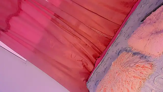 Snapshot of Mariana-ofc chatting on 09.15.25 Mariana-ofc online show from 09.15.25