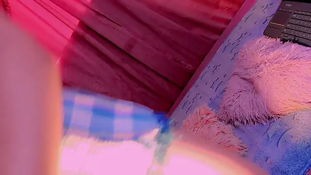 Snapshot of Mariana-ofc chatting on 09.24.25 Mariana-ofc online show from 09.24.25