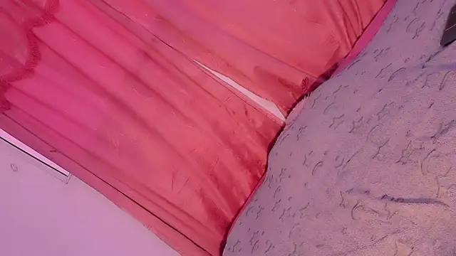 Snapshot of Mariana-ofc chatting on 11.13.25 Mariana-ofc online show from 11.13.25