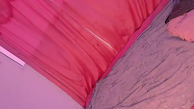 Snapshot of Mariana-ofc chatting on 11.18.25 Mariana-ofc online show from 11.18.25