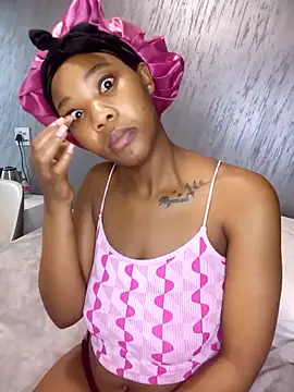 Hotytoty26 online show from 10.28.25