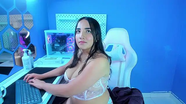 Snapshot of Alice_26_ chatting on 10.23.25 Alice 26 online show from 10.23.25