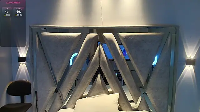 Snapshot of Alice_26_ chatting on 10.29.25 Alice 26 online show from 10.29.25