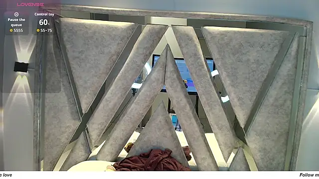 Snapshot of Alice_26_ chatting on 11.18.25 Alice 26 online show from 11.18.25