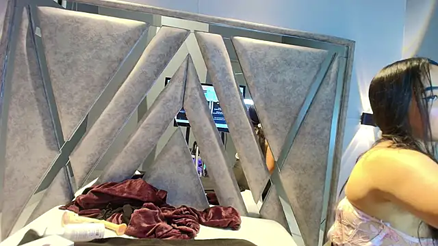 Snapshot of Alice_26_ chatting on 12.04.25 Alice 26 online show from 12.04.25