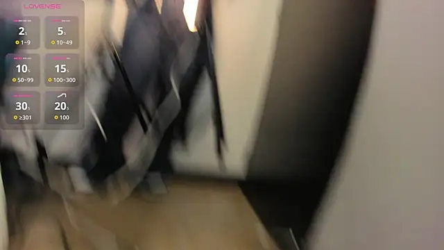 Snapshot of Pretty_Johnson_ chatting on 09.19.25 Pretty Johnson online show from 09.19.25