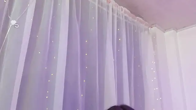 Snapshot of Pretty_Johnson_ chatting on 11.18.25 Pretty Johnson online show from 11.18.25