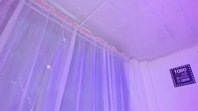 Snapshot of Pretty_Johnson_ chatting on 11.22.25 Pretty Johnson online show from 11.22.25