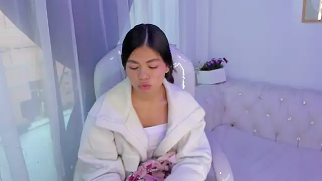 Snapshot of Pretty_Johnson_ chatting on 11.23.25 Pretty Johnson online show from 11.23.25