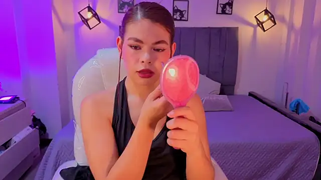 Pretty Johnson  online show from 06.19.26