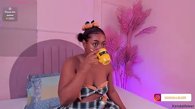 Snapshot of Kendallbleer chatting on 09.12.25 Kendallbleer online show from 09.12.25