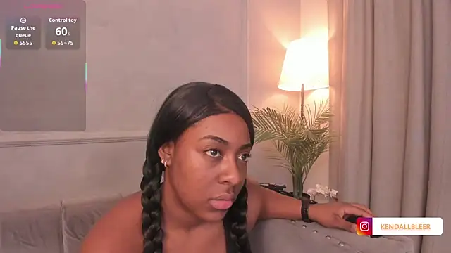 Snapshot of Kendallbleer chatting on 10.14.25 Kendallbleer online show from 10.14.25