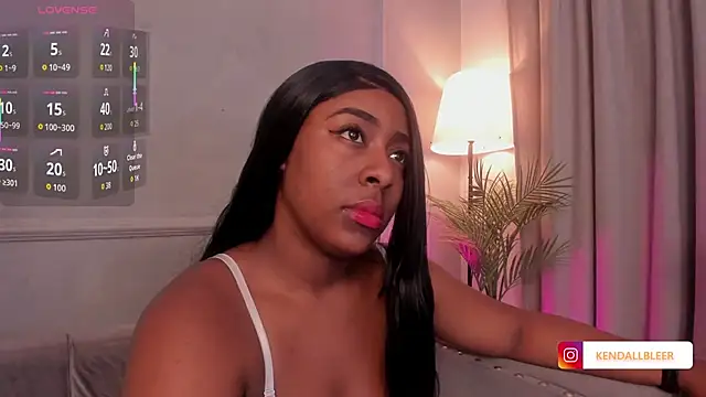 Snapshot of Kendallbleer chatting on 10.21.25 Kendallbleer online show from 10.21.25