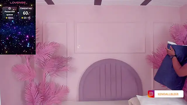 Snapshot of Kendallbleer chatting on 11.02.25 Kendallbleer online show from 11.02.25