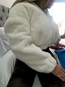 Snapshot of Alyssa_76 chatting on 11.21.25 Alyssa 76 online show from 11.21.25