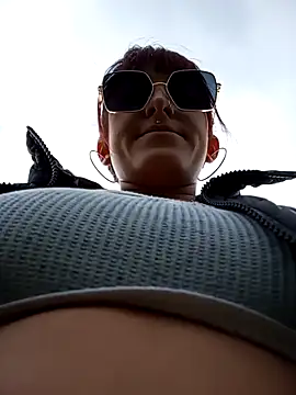 Snapshot of Hairydoll_ chatting on 10.28.25 Hairydoll online show from 10.28.25