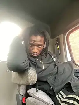 Snapshot of Sir-Tucker chatting on 03.17.25 Sir-Tucker online show from 03.17.25