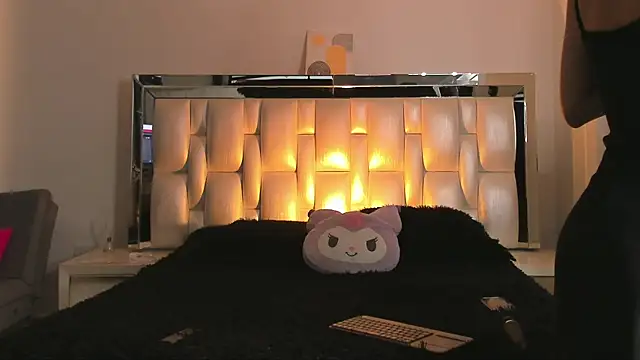 Snapshot of pauline_rouge chatting on 11.08.25 pauline rouge online show from 11.08.25