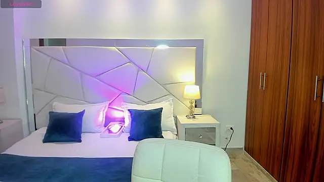 Snapshot of Danaa_Rouse chatting on 09.30.25 Danaa Rouse online show from 09.30.25