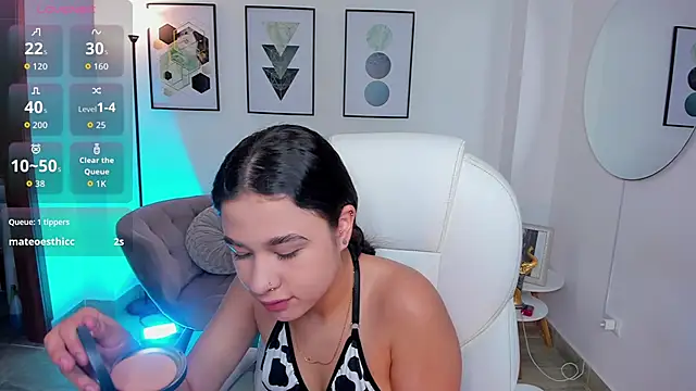 Snapshot of Danaa_Rouse chatting on 10.01.25 Danaa Rouse online show from 10.01.25