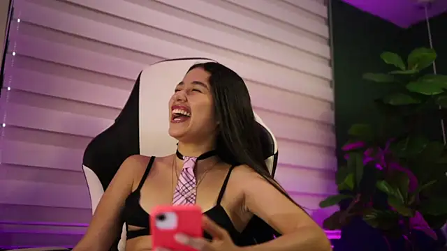 Snapshot of Danaa_Rouse chatting on 11.05.25 Danaa Rouse online show from 11.05.25