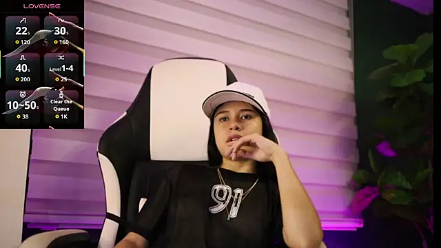 Snapshot of Danaa_Rouse chatting on 11.13.25 Danaa Rouse online show from 11.13.25