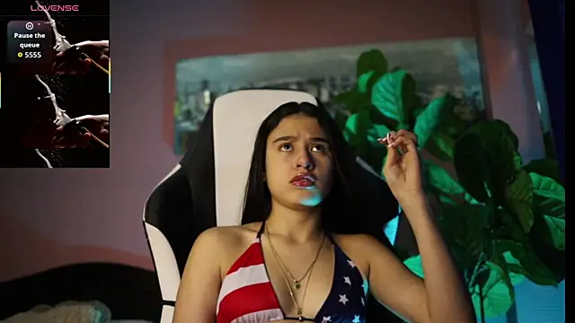 Snapshot of Danaa_Rouse chatting on 11.28.25 Danaa Rouse online show from 11.28.25