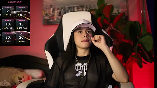 Snapshot of Danaa_Rouse chatting on 11.29.25 Danaa Rouse online show from 11.29.25