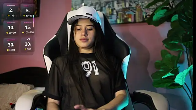 Snapshot of Danaa_Rouse chatting on 12.14.25 Danaa Rouse online show from 12.14.25