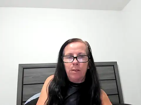 Snapshot of peachgoddess chatting on 09.10.25 peachgoddess online show from 09.10.25