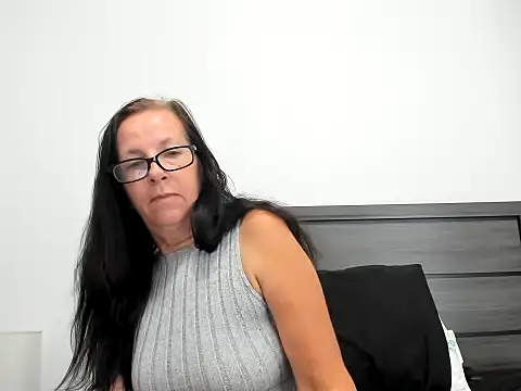 Snapshot of peachgoddess chatting on 09.11.25 peachgoddess online show from 09.11.25