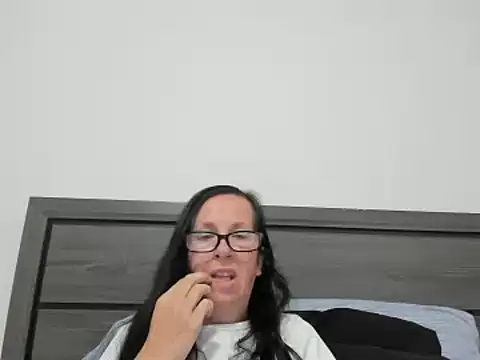 Snapshot of peachgoddess chatting on 10.03.25 peachgoddess online show from 10.03.25