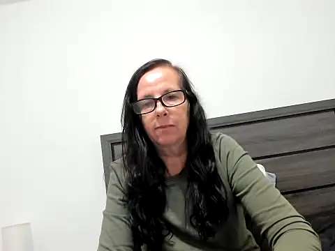 Snapshot of peachgoddess chatting on 10.19.25 peachgoddess online show from 10.19.25