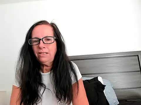 Snapshot of peachgoddess chatting on 10.20.25 peachgoddess online show from 10.20.25