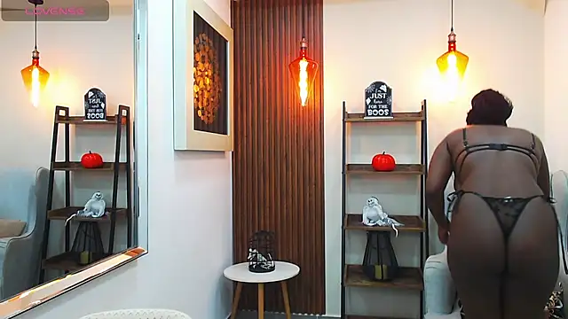 Snapshot of Coral_Lise chatting on 11.05.25 Coral Lise online show from 11.05.25