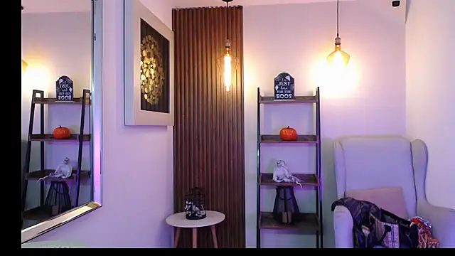 Snapshot of Coral_Lise chatting on 11.08.25 Coral Lise online show from 11.08.25