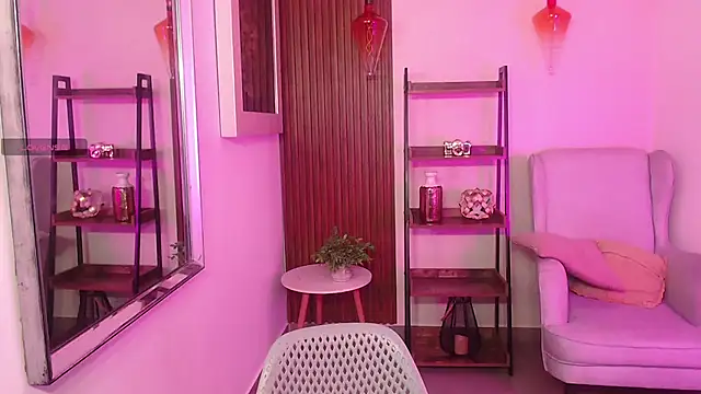 Snapshot of Coral_Lise chatting on 11.22.25 Coral Lise online show from 11.22.25