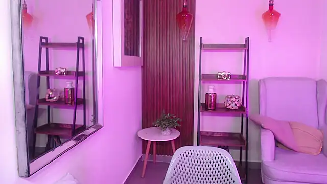 Snapshot of Coral_Lise chatting on 11.24.25 Coral Lise online show from 11.24.25