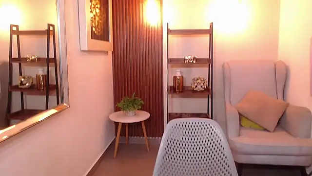 Snapshot of Coral_Lise chatting on 11.25.25 Coral Lise online show from 11.25.25